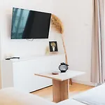 Bright One Bedroom Апартаменты Подгорица